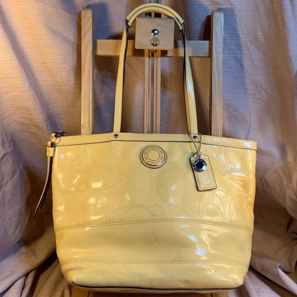 Coach leather tote/satchel in great preloved condt